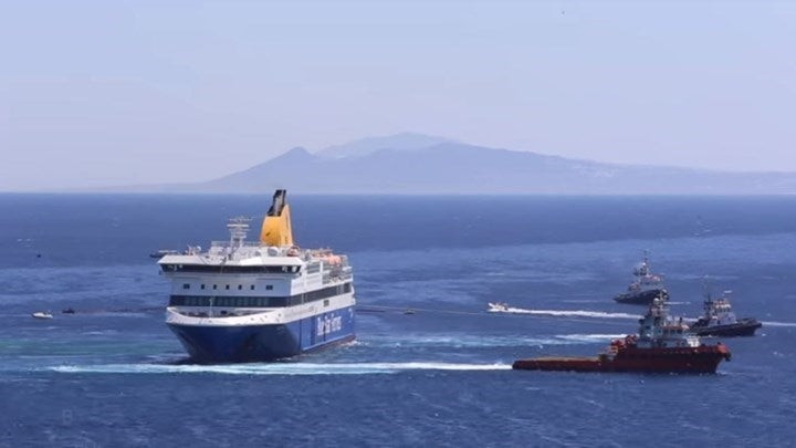 Ξεκίνησε η ρυμούλκηση του «BLUE STAR PATMOS»